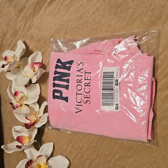 NEW - PINK Victoria's Secret Long Sleeve Tee - Picture 3 of 6
